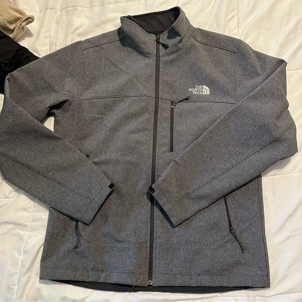 Men’s North Face windwall jacket